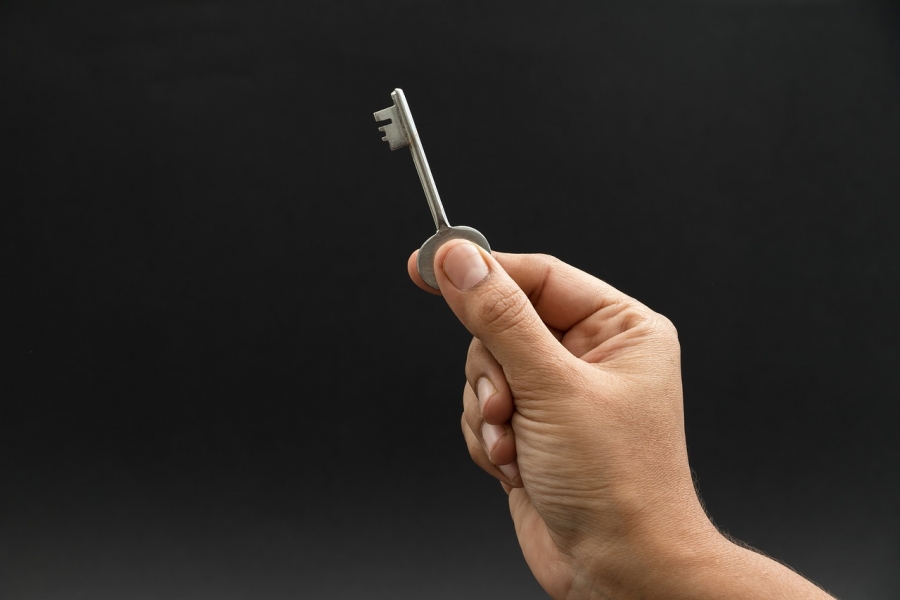 key in hands