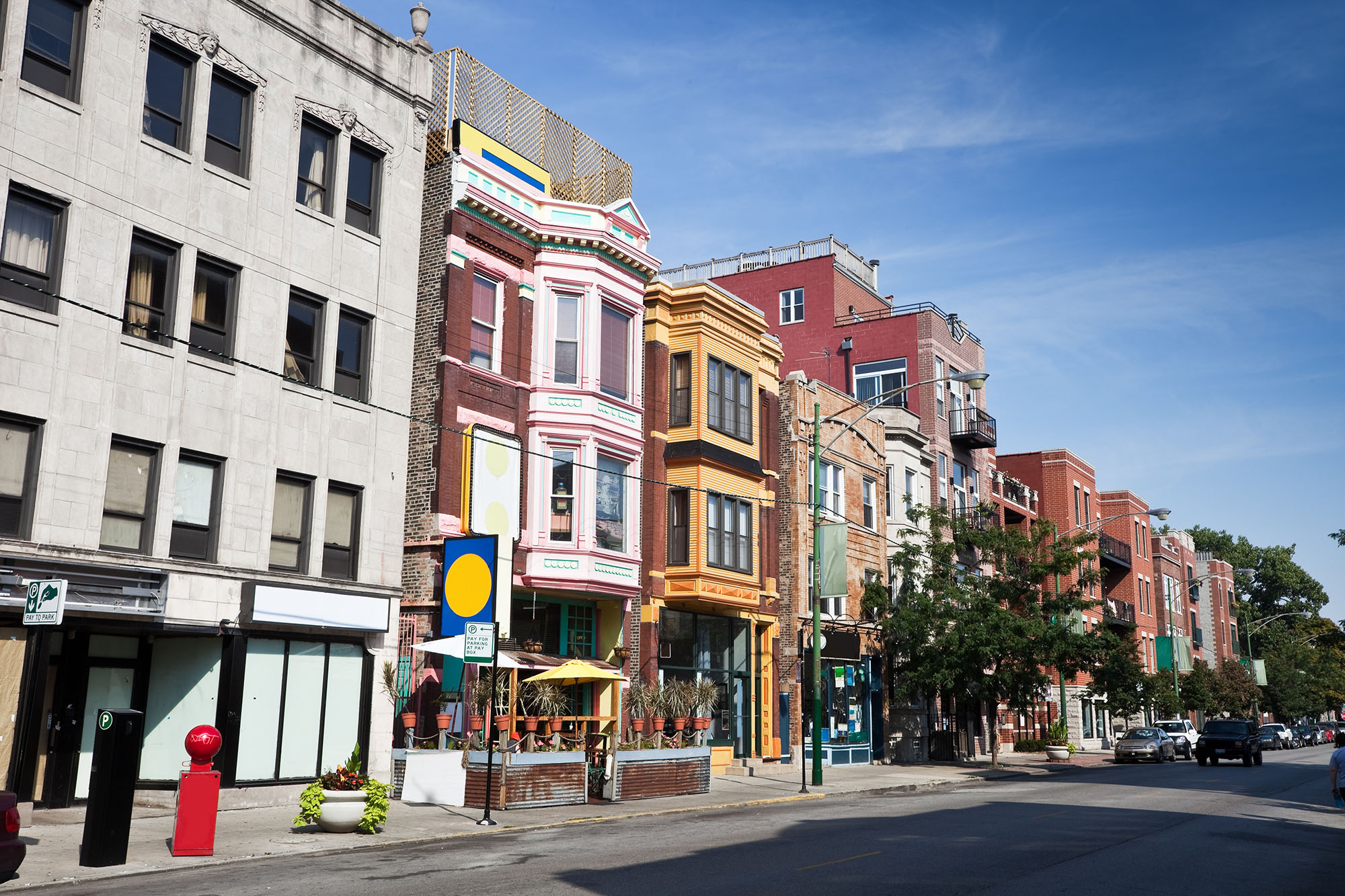 Street shot of Chicago's Lakeview neighborhood